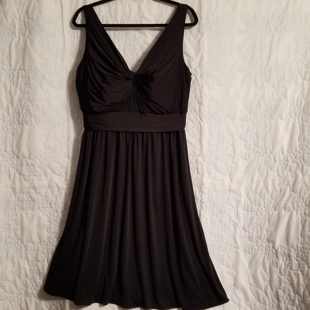 2/$24NWT Flowy Black👗 w/moisture-wicking lining!